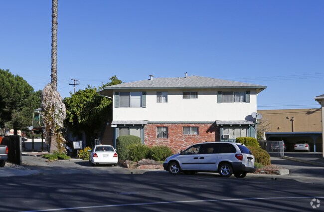 Anna Dr 2497 photo 2
