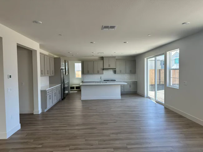 5377 Kusnick Ave Tracy, CA 95377 photo 4