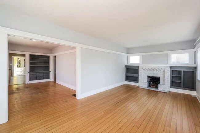 2BR/1BA Apartment on Congress Ave · Oakland photo 3