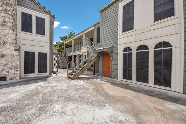 2529 Rio Grande St Austin, TX 78705 photo 2