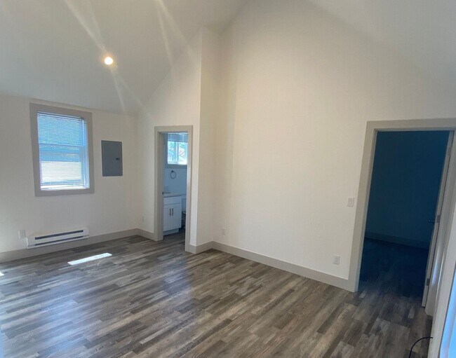 4216 S Bozeman St Seattle, WA 98118 photo 3