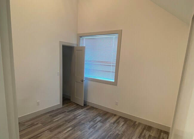 4216 S Bozeman St Seattle, WA 98118 photo 2