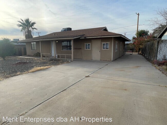 325 PERETZ CIR photo 4