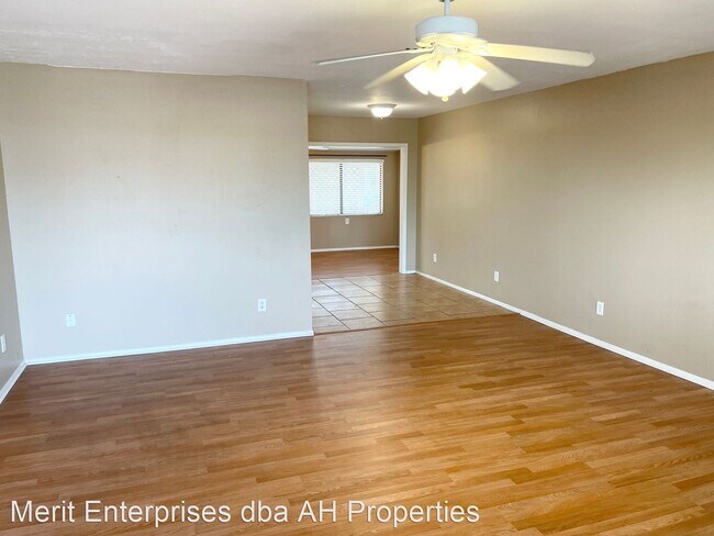 325 PERETZ CIR photo 5