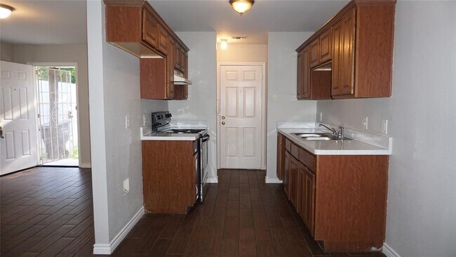 2113 R West Bivens Lane, Fort Worth, TX 76105 photo 4