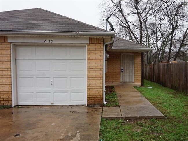 2113 R West Bivens Lane, Fort Worth, TX 76105 photo 1