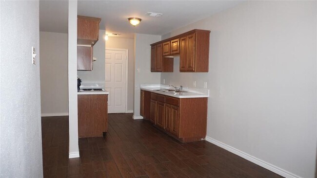 2113 R West Bivens Lane, Fort Worth, TX 76105 photo 3