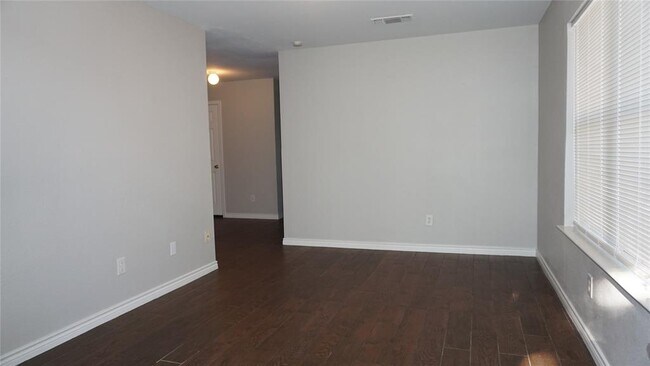 2113 R West Bivens Lane, Fort Worth, TX 76105 photo 2