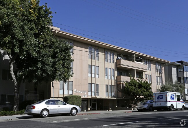 Saxony Apartments photo 2