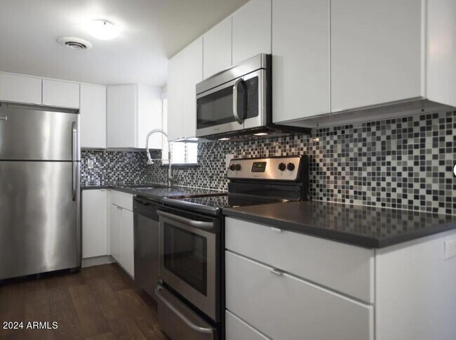 8021 E Osborn Rd Scottsdale, AZ 85251 photo 3