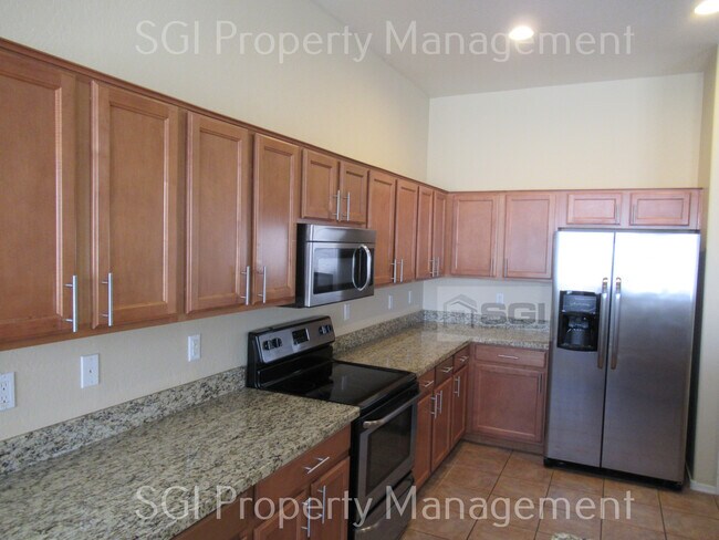 8860 W Frier Dr Glendale, AZ 85305 photo 2