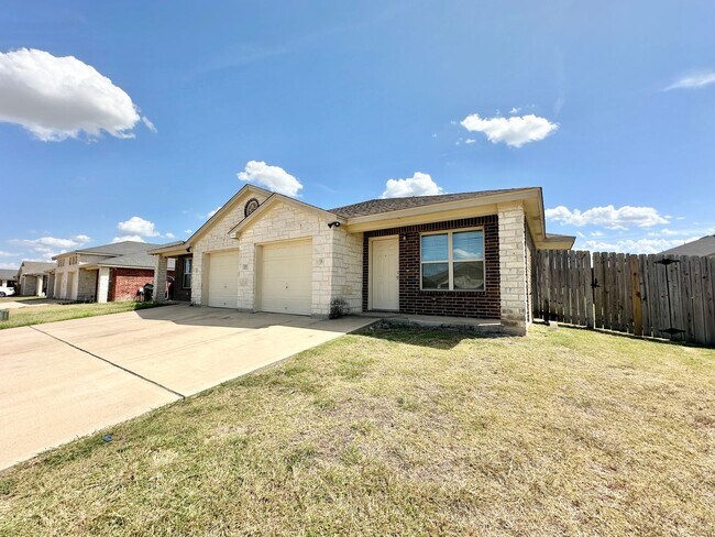 1300 Loyal Ln Killeen, TX 76549 photo 2