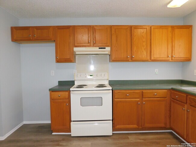 6707 Pleasant Oak Dr San Antonio, TX 78227 photo 4