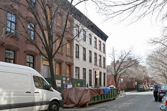 212 W 11th St New York, NY 10014 photo 5