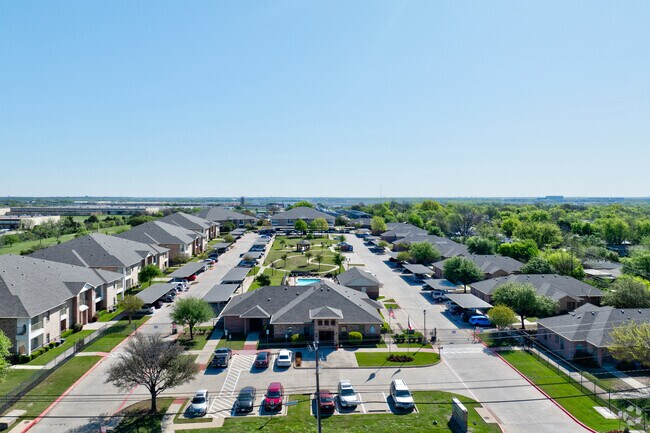 Oak Timbers Fort Worth South Apartments photo 3