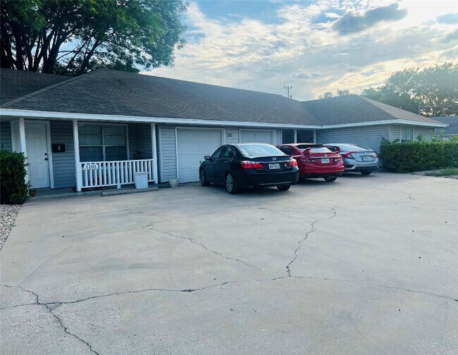 1101 Justin Ln Austin, TX 78757 photo 2