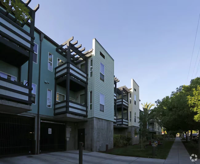 Lenzen Square Apartments photo 2