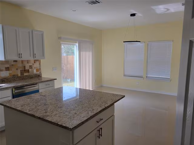 4714 Frank St Dallas, TX 75210 photo 4