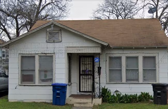 943 Essex St San Antonio, TX 78210 photo 5
