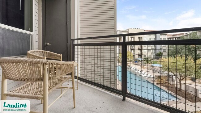 810 W St Johns Ave Austin, TX 78752 photo 2