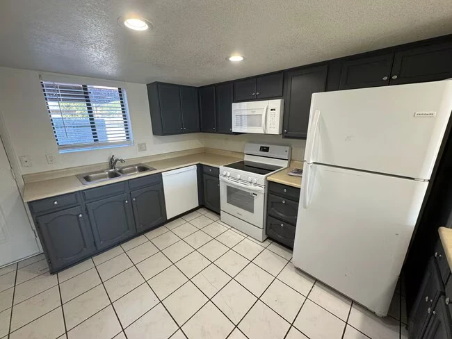 18239 N 40TH Street photo 3