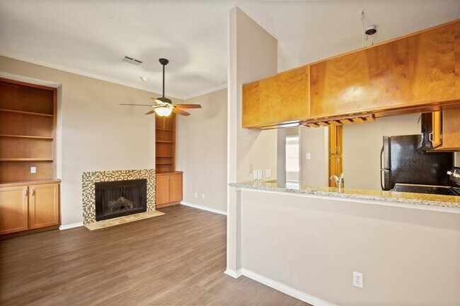 2802 Nueces St Austin, TX 78705 photo 5