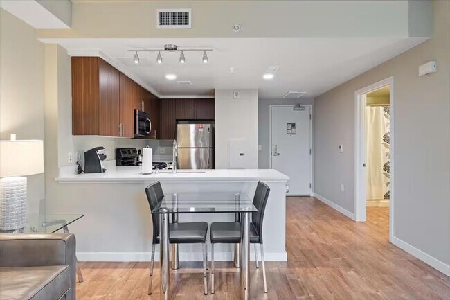 77 N Almaden Ave San Jose, CA 95110 photo 4