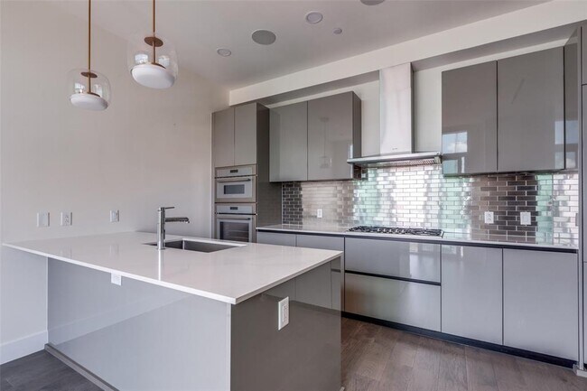 123 Lexington Ave San Antonio, TX 78205 photo 2