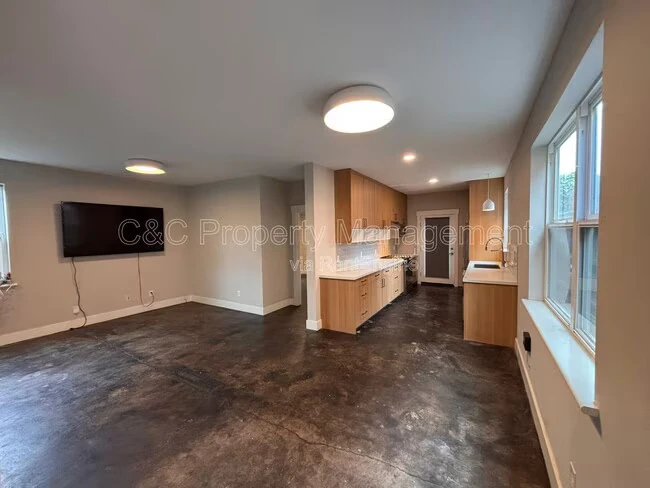 3214 Ettie St Oakland, CA 94608 photo 2
