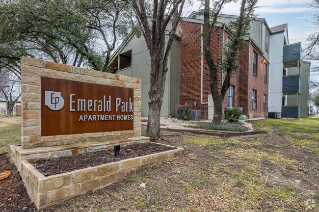 Emerald Park photo 3