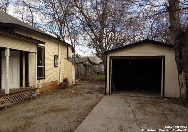 1113 Rivas St San Antonio, TX 78207 photo 2
