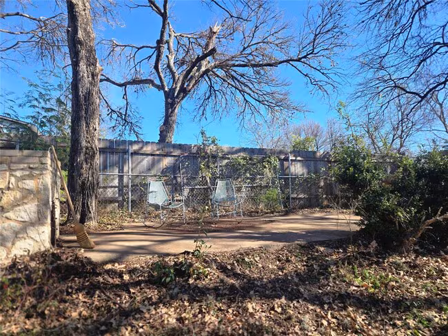 1307 Deloney Street, Austin, TX 78721 photo 2