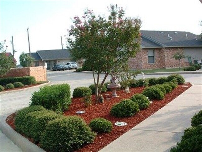 108 8th St Venus, TX 76084 photo 2