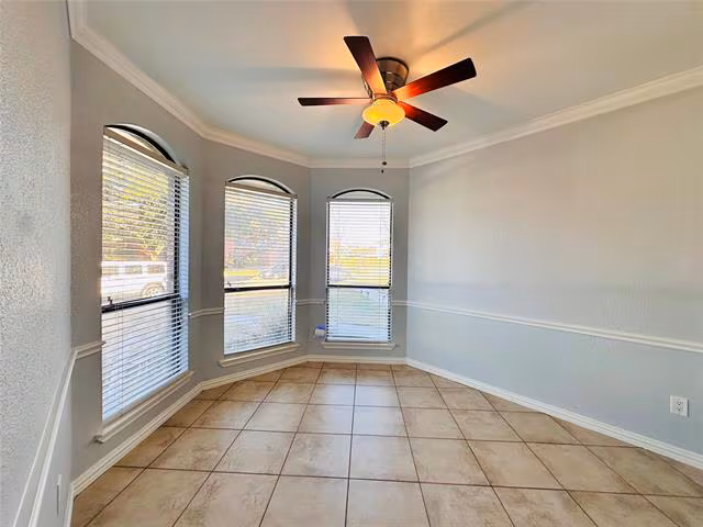 2032 Greenview Dr Carrollton, TX 75010 photo 3