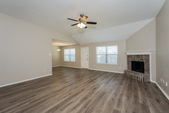 1024 Brown Crest Road, Burleson, TX 76028 photo 4