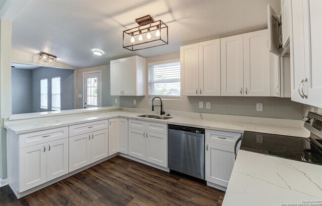 1824 Montana St San Antonio, TX 78203 photo 2