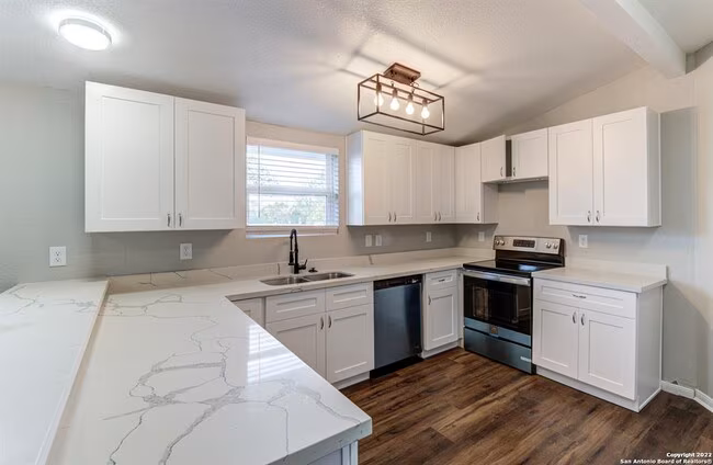 1824 Montana St San Antonio, TX 78203 photo 3