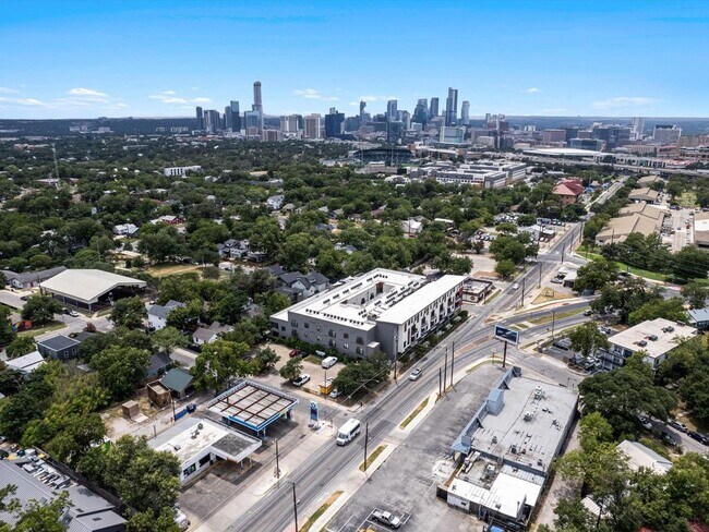 2213 Poquito St Austin, TX 78722 photo 5