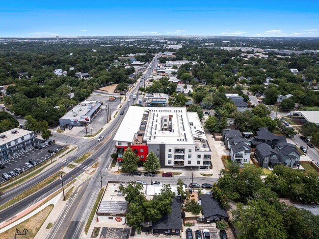 2213 Poquito St Austin, TX 78722 photo 4