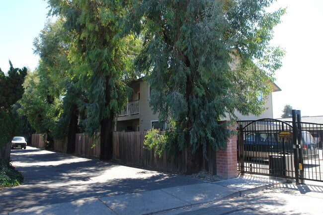 1091 Mi Casa Ct photo 2