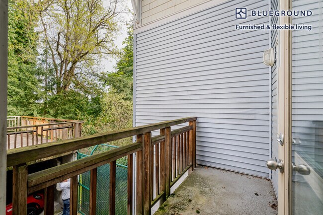 4750 21st Ave NE Seattle, WA 98105 photo 4