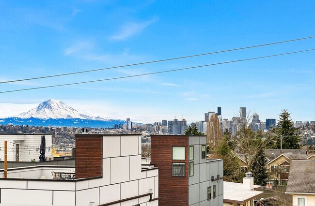 4613 Dayton Ave N Seattle, WA 98103 photo 2