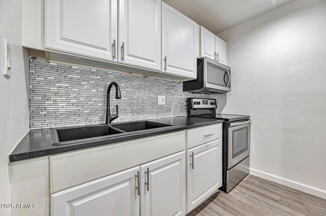 4231 N 13th Pl Phoenix, AZ 85014 photo 4