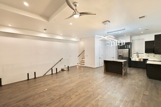 902 Montana St San Antonio, TX 78203 photo 4