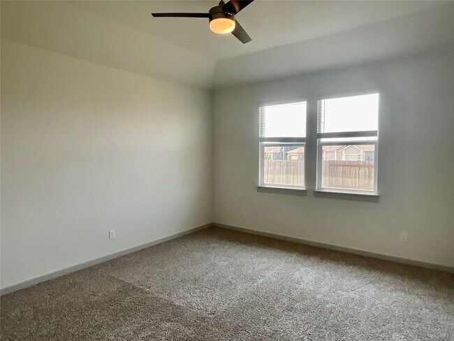 222 New Hampton Wy San Marcos, TX 78666 photo 5