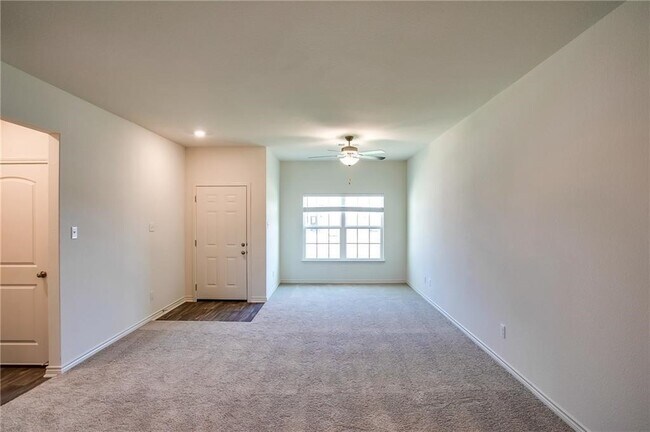 220 Sunnymeade Ln Jarrell, TX 76537 photo 3