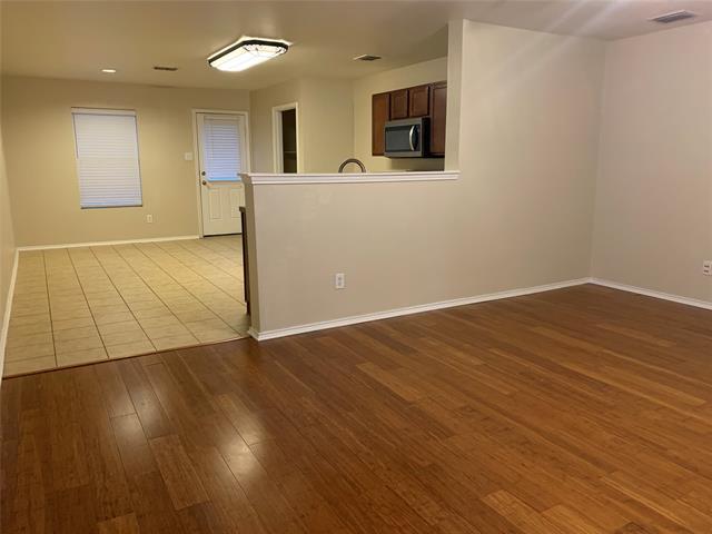 12820 Kingsgate Drive, Rhome, TX 76078 photo 3