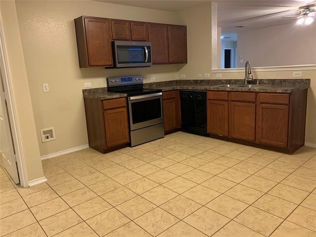12820 Kingsgate Drive, Rhome, TX 76078 photo 4