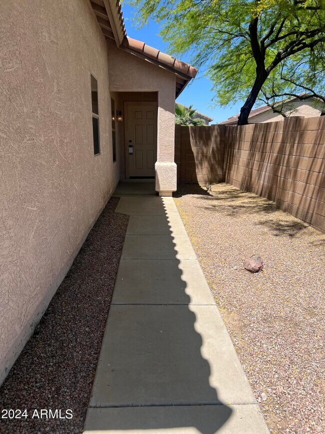 352 West Gascon Road, San Tan Valley, AZ 85143 photo 3