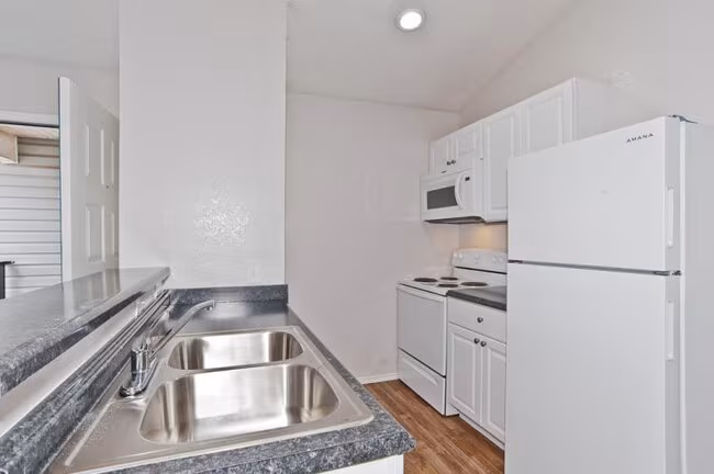 Oakwood Condos Bedford photo 3